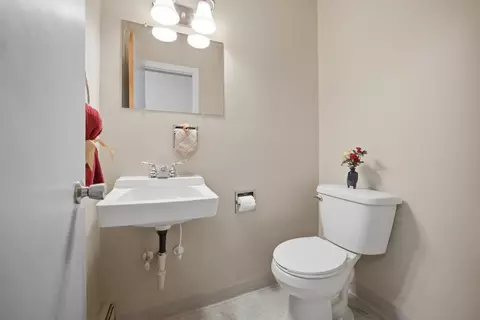 Bath - 2275 Nan St, Aurora, IL 60502 photo 2 of 2