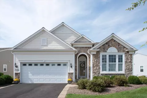 3270 Bagatelle Ln, Mundelein, IL 60060
