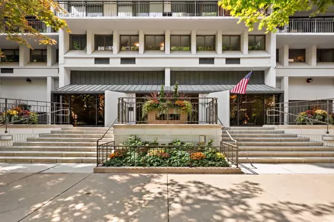 1430 N Astor St #7C, Chicago, IL 60610