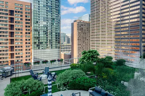 Exterior - 240 E Illinois St #1102, Chicago, IL 60611 photo 4 of 8