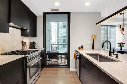 Kitchen - 240 E Illinois St #1102, Chicago, IL 60611 photo 4 of 6