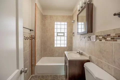 Bath - 39 W 113th Pl, Chicago, IL 60628 photo 1 of 2