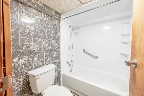 Bath - 39 W 113th Pl, Chicago, IL 60628 photo 2 of 2