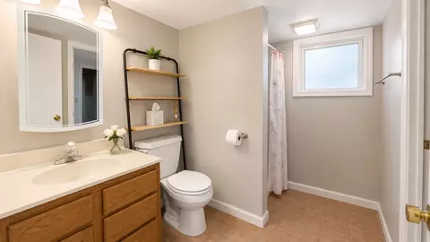Bath - 306 Gregory St, Normal, IL 61761 photo 4 of 5