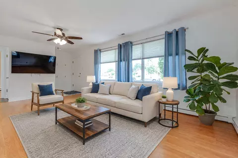 Living - 1091 E Villa Dr, Des Plaines, IL 60016 photo 1 of 6