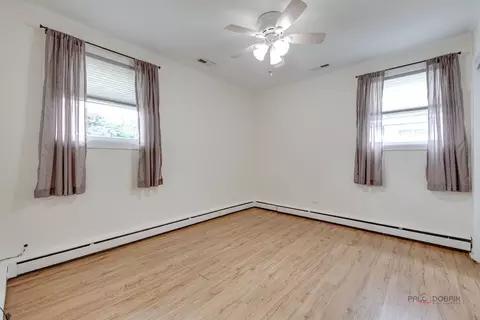 Bedroom - 1091 E Villa Dr, Des Plaines, IL 60016 photo 4 of 7