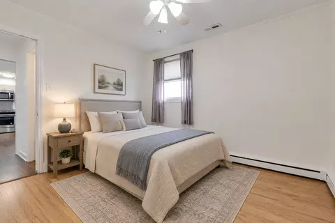 Bedroom - 1091 E Villa Dr, Des Plaines, IL 60016 photo 1 of 7