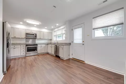 Kitchen - 1091 E Villa Dr, Des Plaines, IL 60016 photo 2 of 6