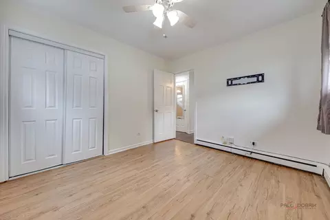 Bedroom - 1091 E Villa Dr, Des Plaines, IL 60016 photo 3 of 7