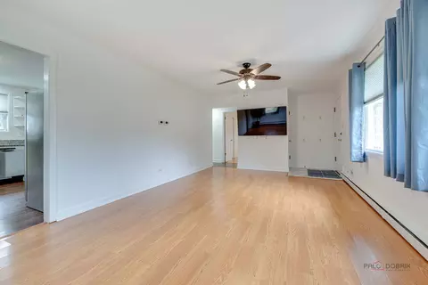 Living - 1091 E Villa Dr, Des Plaines, IL 60016 photo 4 of 6