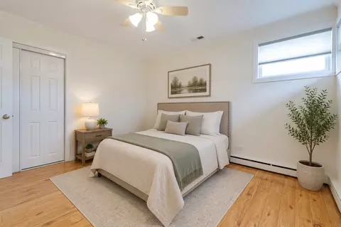 Bedroom - 1091 E Villa Dr, Des Plaines, IL 60016 photo 5 of 7