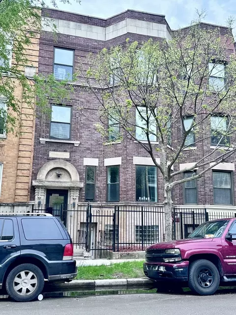 4040 S Calumet Ave, Chicago, IL 60653