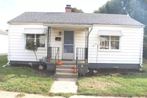212 W White St, Clinton, IL 61727