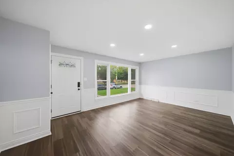 Living - 2805 E 130th St, Chicago, IL 60633 photo 2 of 4