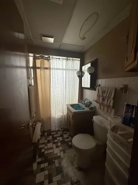Bath - 15843 Turner Ave, Markham, IL 60428 photo 1 of 1