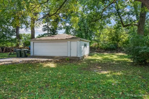Exterior - 95 Pine Ave, Riverside, IL 60546 photo 5 of 6