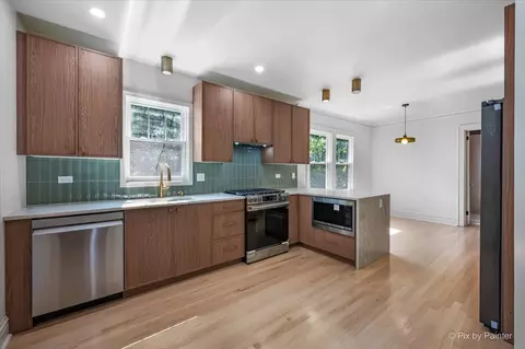 Kitchen - 95 Pine Ave, Riverside, IL 60546 photo 3 of 4