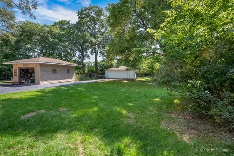 Exterior - 95 Pine Ave, Riverside, IL 60546 photo 6 of 6