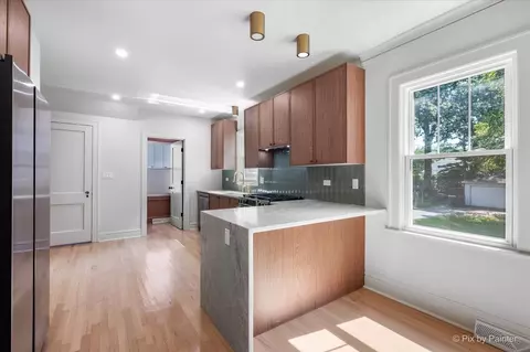 Kitchen - 95 Pine Ave, Riverside, IL 60546 photo 2 of 4