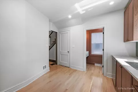 Entry Way - 95 Pine Ave, Riverside, IL 60546 photo 3 of 5