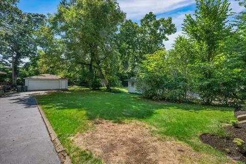Exterior - 95 Pine Ave, Riverside, IL 60546 photo 2 of 6