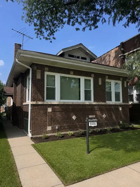 8404 S Oglesby Ave, Chicago, IL 60617