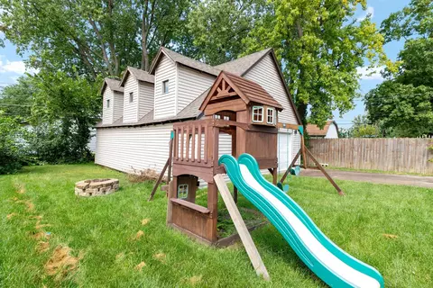 Exterior - 136 N May St, Addison, IL 60101 photo 4 of 6