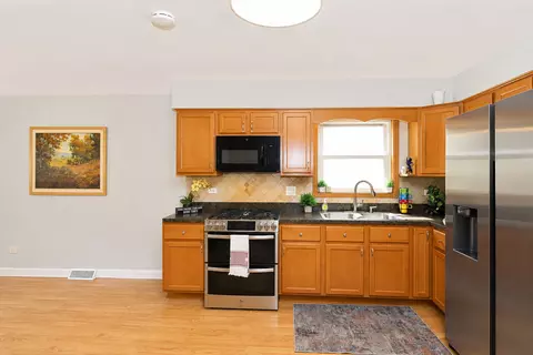 Kitchen - 136 N May St, Addison, IL 60101 photo 2 of 3
