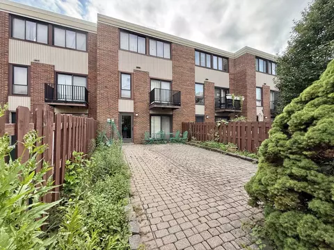 Exterior - 816 S Laflin St, Chicago, IL 60607 photo 4 of 7