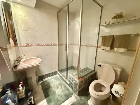 Bath - 816 S Laflin St, Chicago, IL 60607 photo 3 of 3
