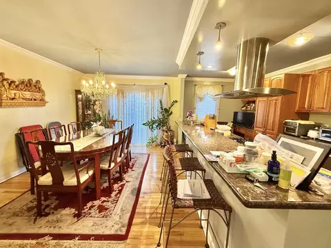 Dining - 816 S Laflin St, Chicago, IL 60607 photo 1 of 2