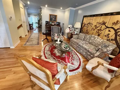 Living - 816 S Laflin St, Chicago, IL 60607 photo 2 of 5