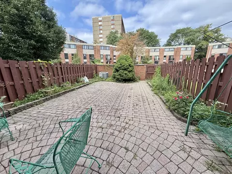 Exterior - 816 S Laflin St, Chicago, IL 60607 photo 3 of 7