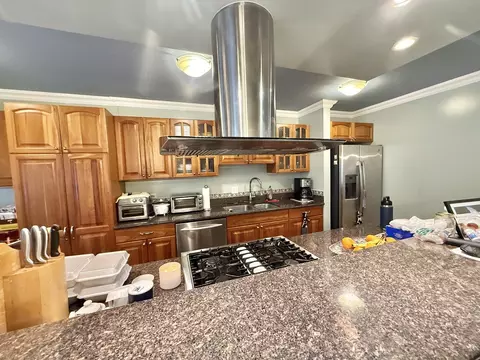 Kitchen - 816 S Laflin St, Chicago, IL 60607 photo 1 of 2