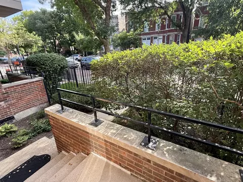 Exterior - 816 S Laflin St, Chicago, IL 60607 photo 2 of 7