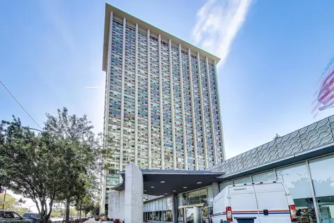 3600 N Lake Shore Dr #222, Chicago, IL 60613