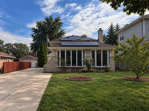 139 N Hemlock Ave, Wood Dale, IL 60191