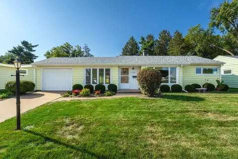 1727 W Garfield St, Davenport, IA 52804