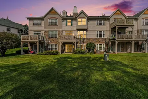 469 Bay Tree Cir, Vernon Hills, IL 60061
