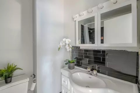 Bath - 1205 Quincy Ct, Wheeling, IL 60090 photo 2 of 2