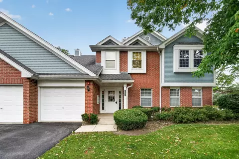 1402 W Hawkes St #3, Arlington Heights, IL 60004