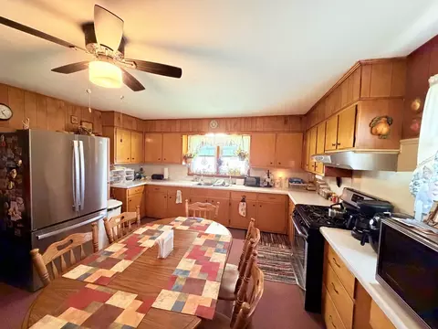 Kitchen - 6475 Highway 1 Hwy, Junction, IL 62954 photo 3 of 3