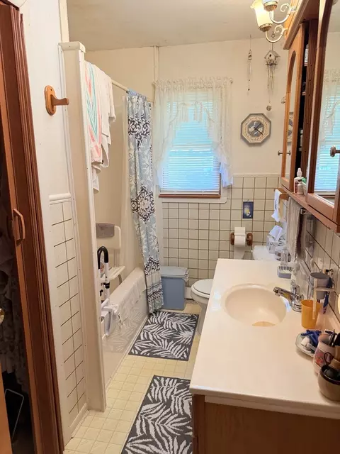 Bath - 6475 Highway 1 Hwy, Junction, IL 62954 photo 1 of 1