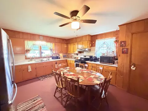 Kitchen - 6475 Highway 1 Hwy, Junction, IL 62954 photo 1 of 3