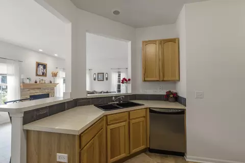 Kitchen - 2702 Kendall Xing, Mchenry, IL 60051 photo 3 of 4