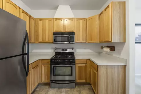 Kitchen - 2702 Kendall Xing, Mchenry, IL 60051 photo 2 of 4
