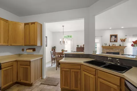 Kitchen - 2702 Kendall Xing, Mchenry, IL 60051 photo 4 of 4