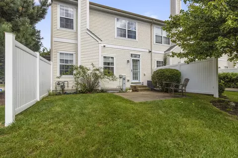Exterior - 2702 Kendall Xing, Mchenry, IL 60051 photo 2 of 4