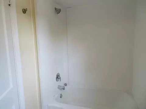 Bath - 856 E Jefferson St, Morris, IL 60450 photo 3 of 3