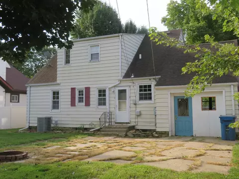 Exterior - 856 E Jefferson St, Morris, IL 60450 photo 5 of 5